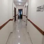 Square نيم