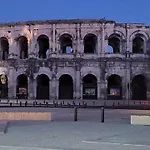 Square نيم