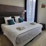 Square Hotel 3*