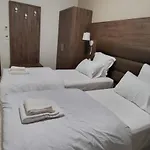 Square فندق