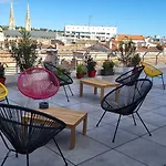 فندق Square