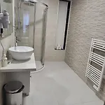 Square فندق