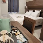 Square Hotel