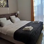 Square فندق