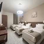 Square فندق نيم