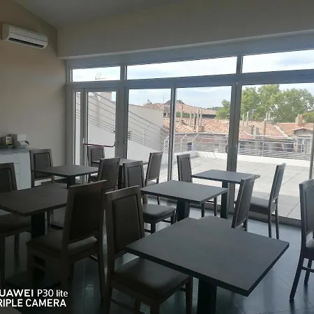 Square Ξενοδοχείο Νιμ