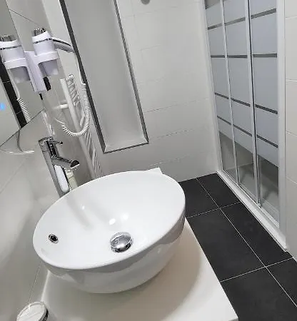 Hotel Square 3*