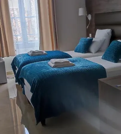 Hotel Square 3*