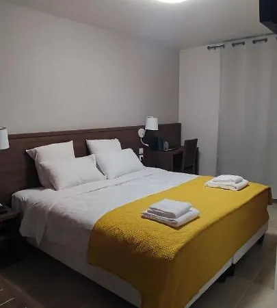 Square 酒店 尼姆