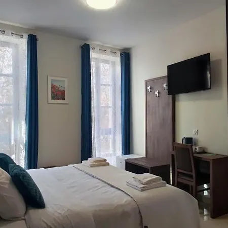 Square Hotel