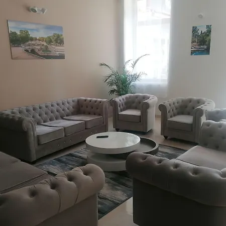 Square 3* Nîmes