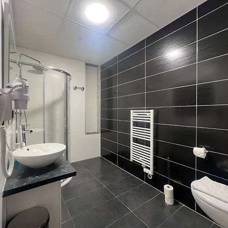 Square Hotel