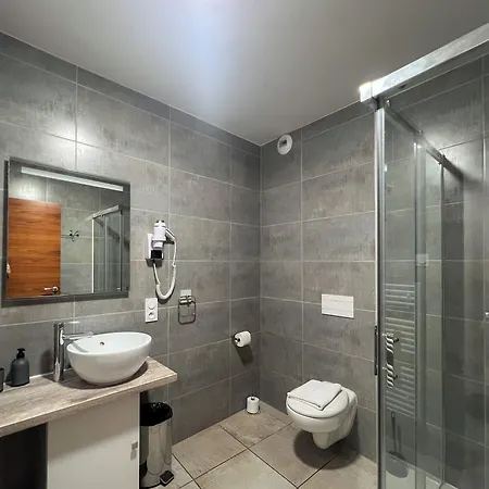 Square Hotel 3*