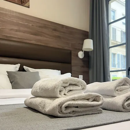 Square Hotel 3*