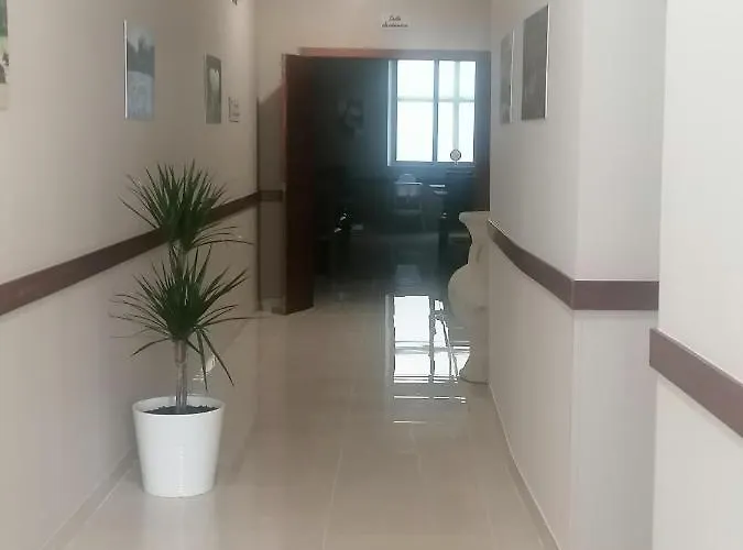 Square فندق نيم