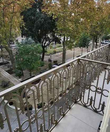 Square فندق نيم