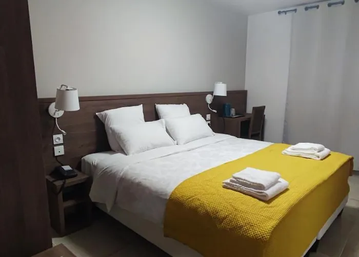 Square فندق نيم