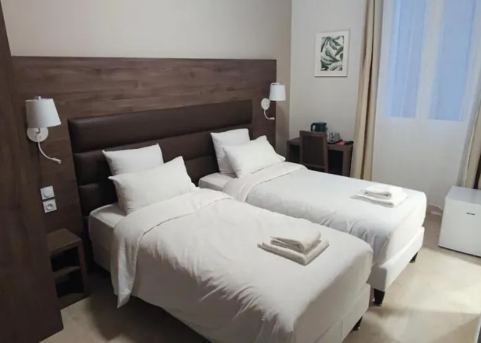 Square فندق نيم